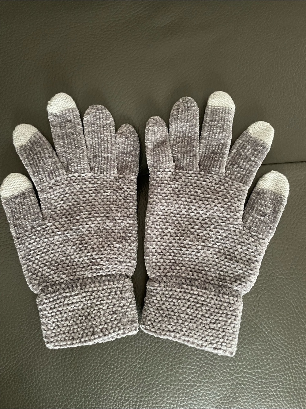 Touchscreen Knit Gloves for women— Gray NWOT